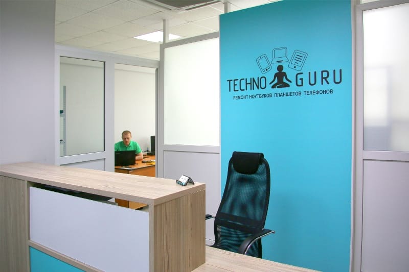 Стойка приёма с логотипом Techno Guru — «ТехноГуру», Куйбышева ул., д.55 (2 этаж