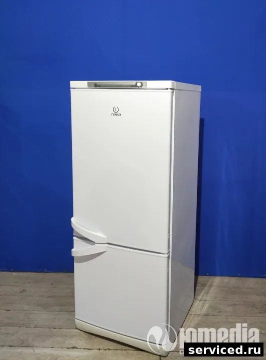 Холодильник Indesit