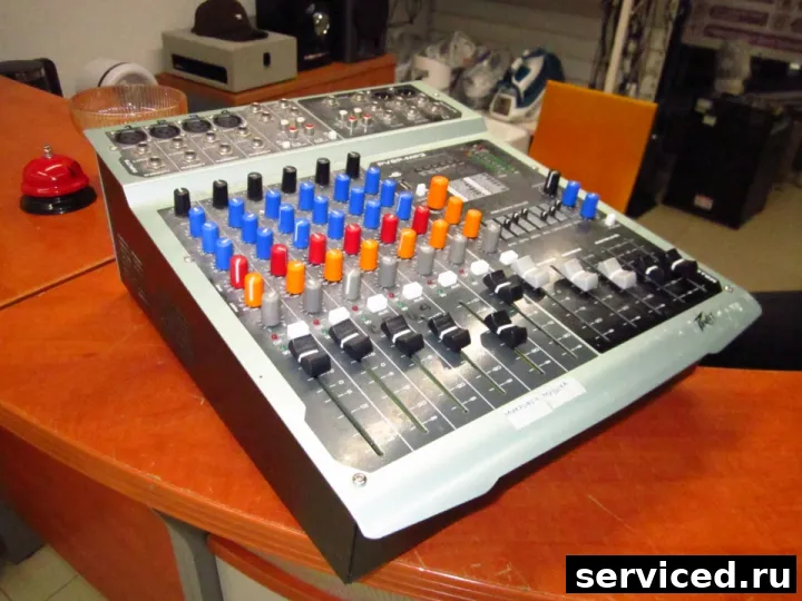 Микшерный пульт Premier PEAVEY